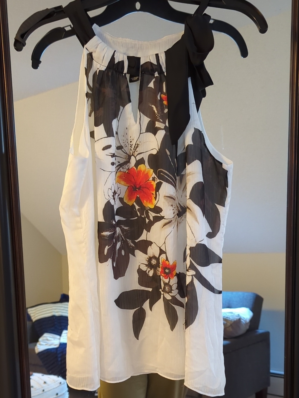 White House Black Market Black, White & Black Floral Sleeveless Top